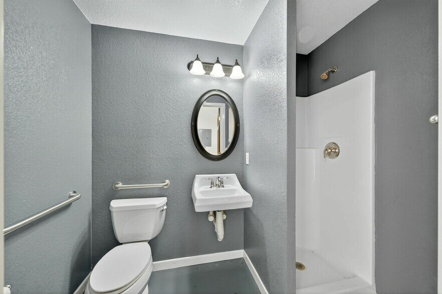 More Photos Of 916 E Blanco Rd, Boerne Office For Lease