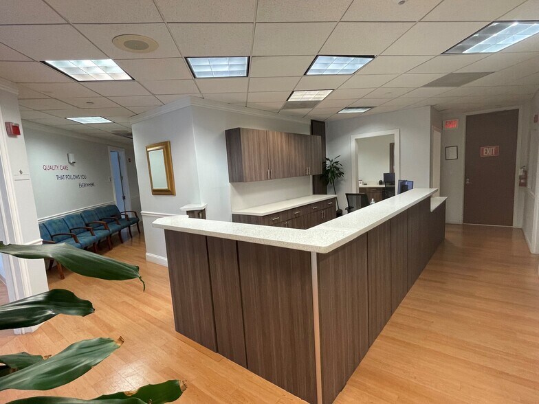 More Photos Of 20803 Biscayne Blvd, Aventura Office For Lease