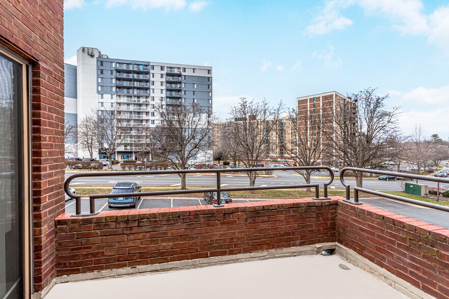 More Photos Of 6756 Old McLean Village Dr, McLean Loft Creative Space For Sale