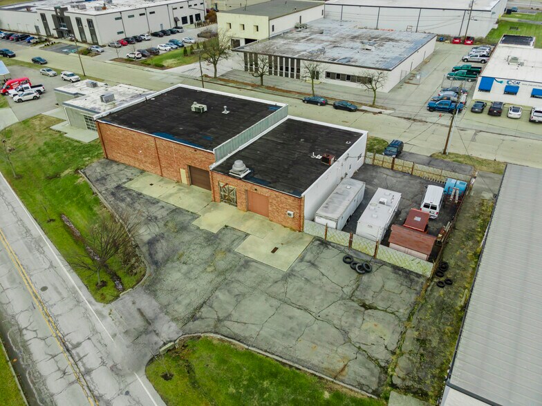 More Photos Of 1805 W 15th St, Indianapolis Warehouse For Sale