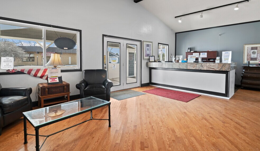 More Photos Of 700 Colorado Ave, Stratton Hotel For Sale