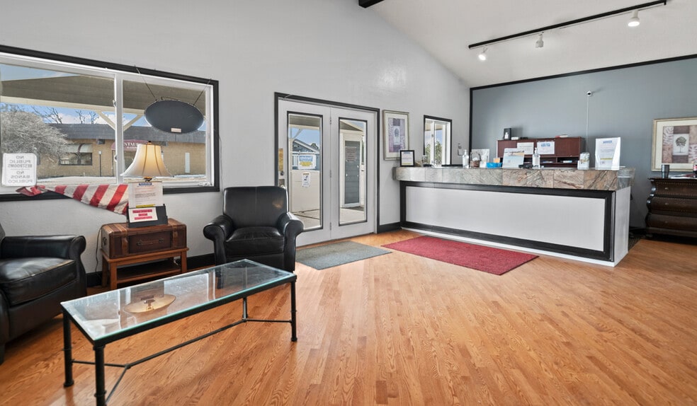 More Photos Of 700 Colorado Ave, Stratton Hotel For Sale