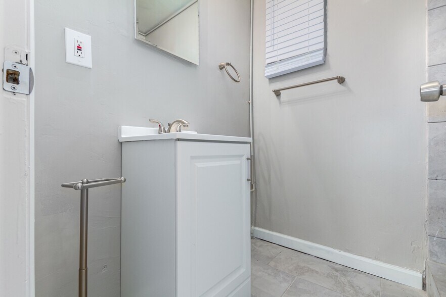 More Photos Of 120 E 33rd St, Tucson Apartments For Sale