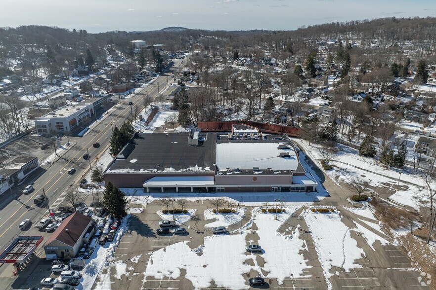 More Photos Of 2094 E Main St, Cortlandt Manor Freestanding For Lease