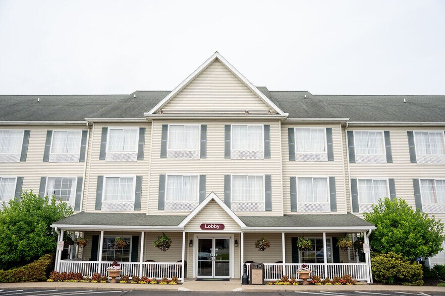 More Photos Of 115 N Water St, Coshocton Hotel For Sale