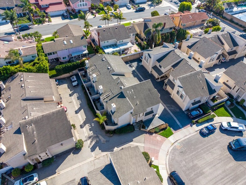 More Photos Of 4782 James, Huntington Beach Apartments For Sale