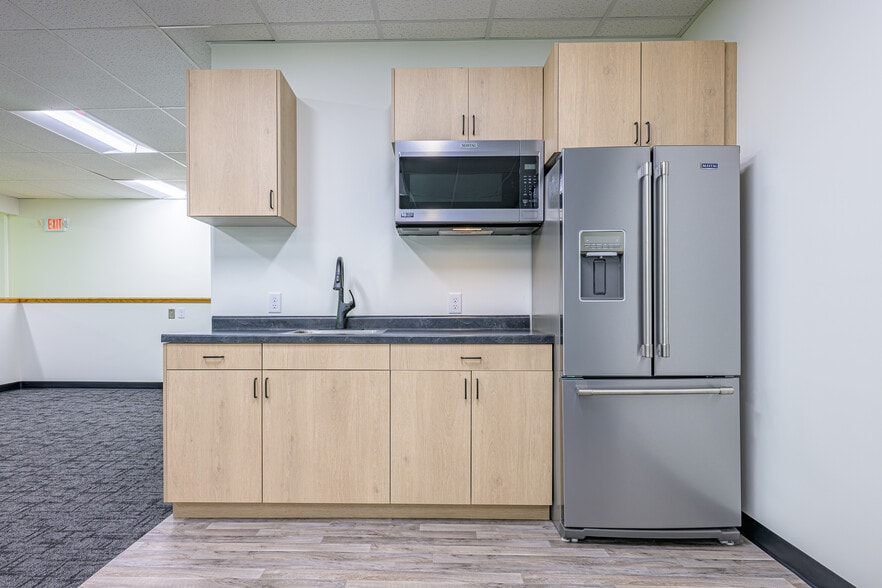 More Photos Of 541 8th E st, Hector Industrial For Sale