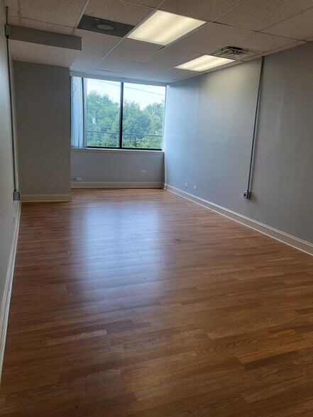 More Photos Of 7300 N Cicero Ave, Lincolnwood Loft Creative Space For Lease