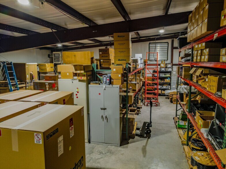 More Photos Of 113 Industrial Park Dr, Cumming Warehouse For Sale