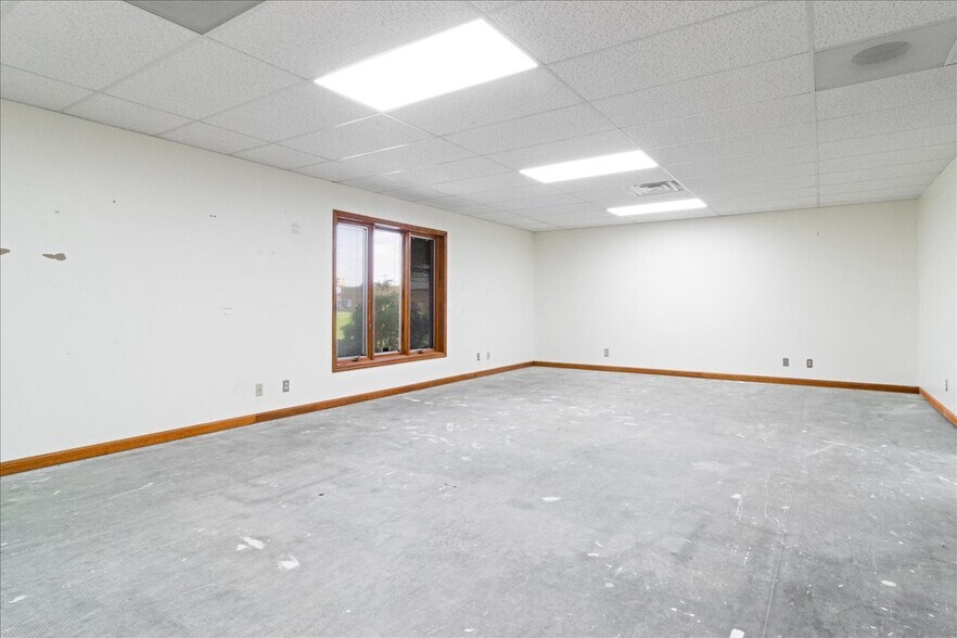 More Photos Of 331 Kimber Ln, Evansville Office For Lease
