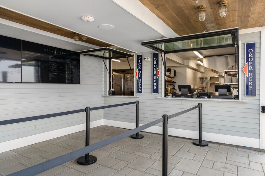 More Photos Of 212 Water St, Block Island Storefront For Sale