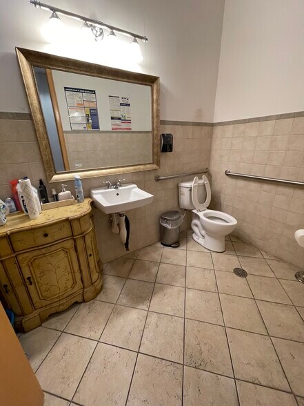 More Photos Of 2830 W State Road 84, Fort Lauderdale Flex For Sale