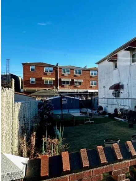 Primary Photo Of 165 28th Ave, Brooklyn Flex For Sale