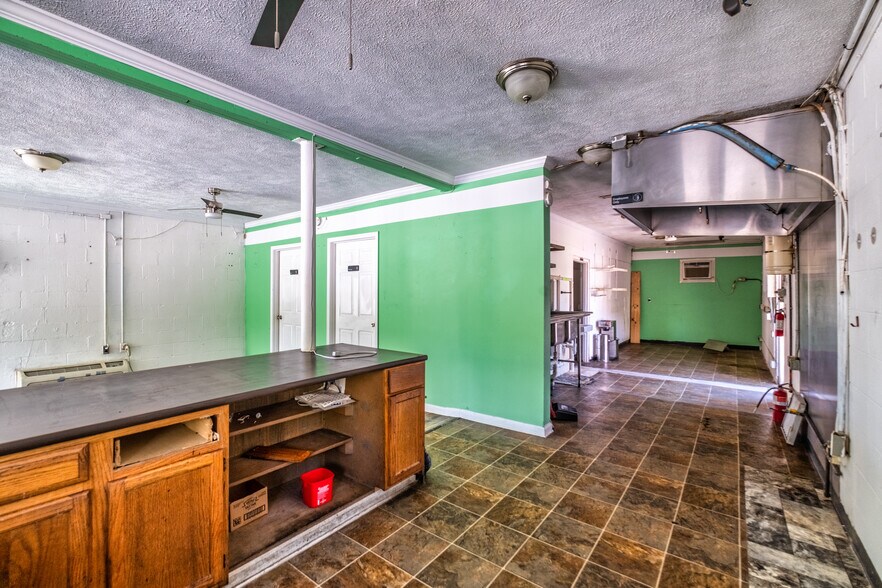 More Photos Of 561-563 McLean Ave, Hopkinsville Freestanding For Sale