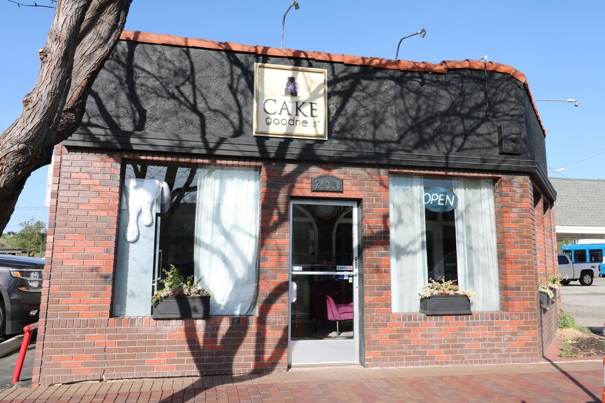 More Photos Of 24300 Main St, Newhall Restaurant For Sale