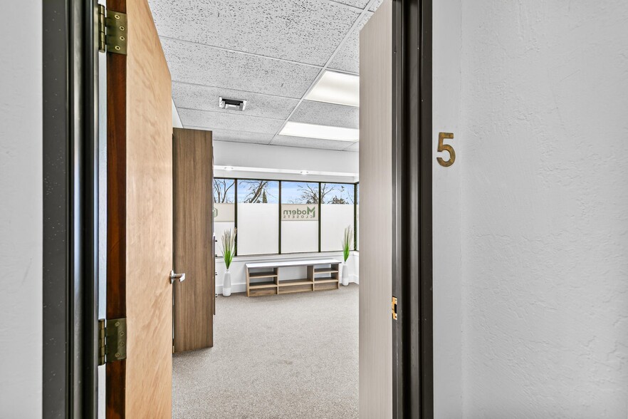 More Photos Of 116 Lithia Way, Ashland General Retail For Sale