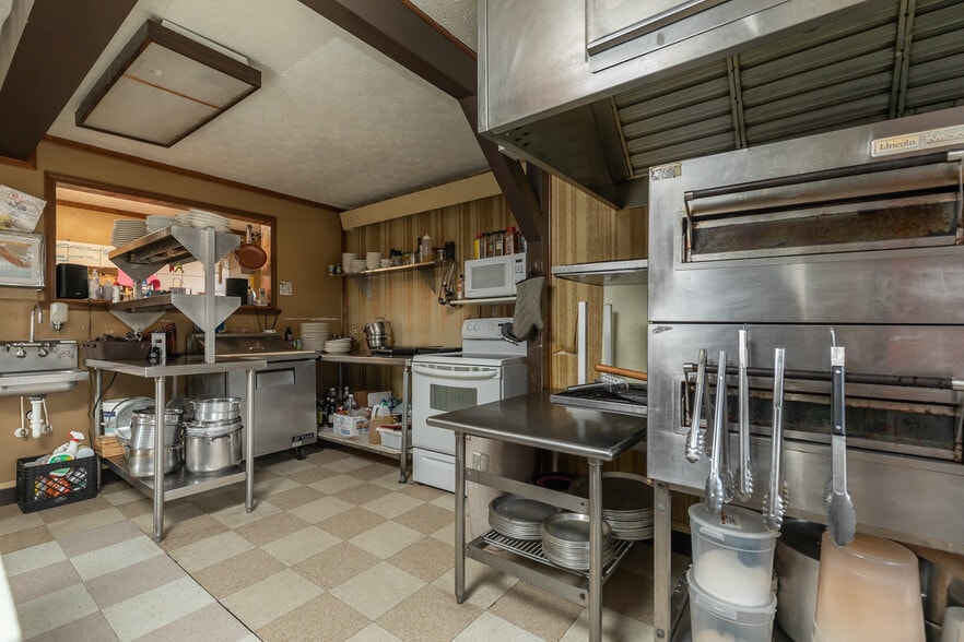 More Photos Of 7224 Center St, Mentor Restaurant For Sale