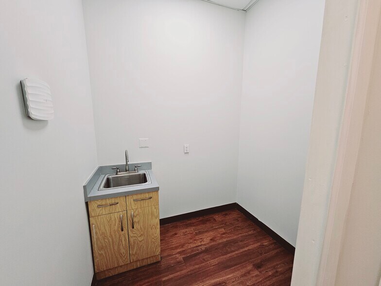 More Photos Of 3801-3807 Bergenline Ave, Union City Storefront Retail Office For Lease
