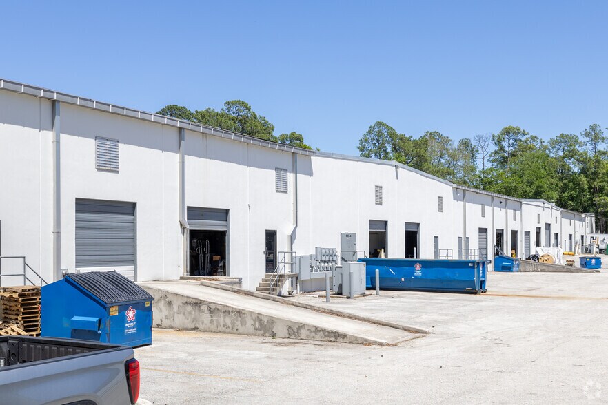 More Photos Of 7750-1 Bayberry Rd, Jacksonville Unknown For Lease