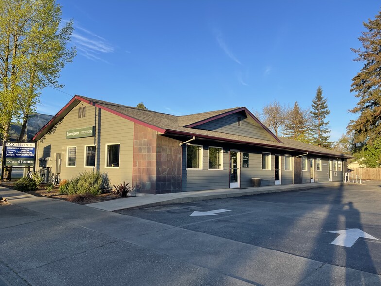 Primary Photo Of 725 NE 7th St, Grants Pass Office For Sale