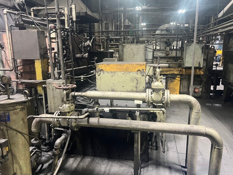 More Photos Of 400 S Gray St, Albany Manufacturing For Sale