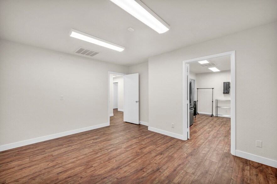 More Photos Of 4040 Arcata Way, North Las Vegas Light Manufacturing For Lease