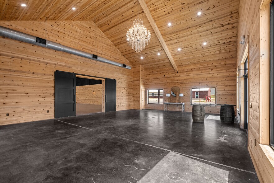 More Photos Of 151 5th St st, Honey Grove Flex For Sale