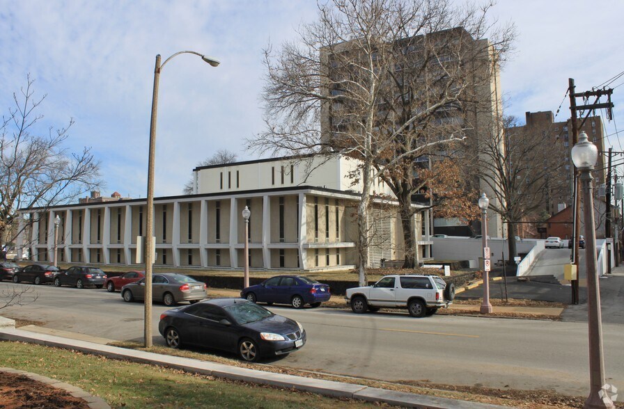 More Photos Of 4494 Lindell Blvd, Saint Louis Office For Sale