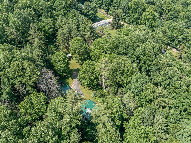 More Photos Of 40 Hemlock Hill Dr, Arden Manufactured Housing Mobile Home Park For Sale
