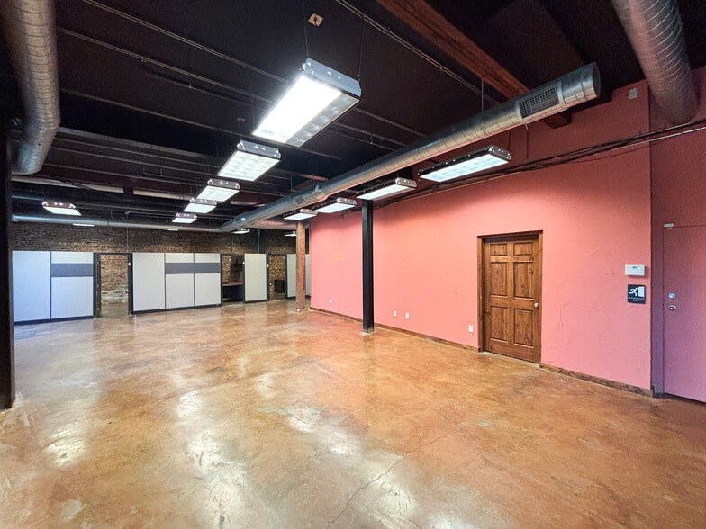 More Photos Of 509 W Olive St, Springfield General Retail For Sale