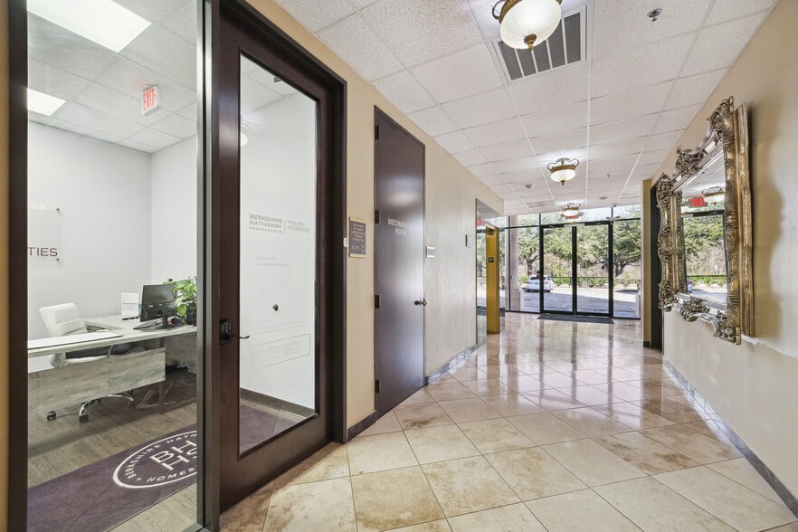 More Photos Of 52 Sugar Creek Center Blvd, Sugar Land Office For Sale