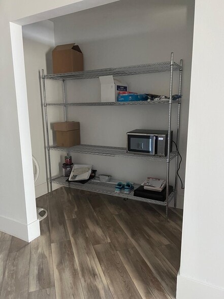 More Photos Of 117 6 Th Av W, Vancouver Flex For Lease