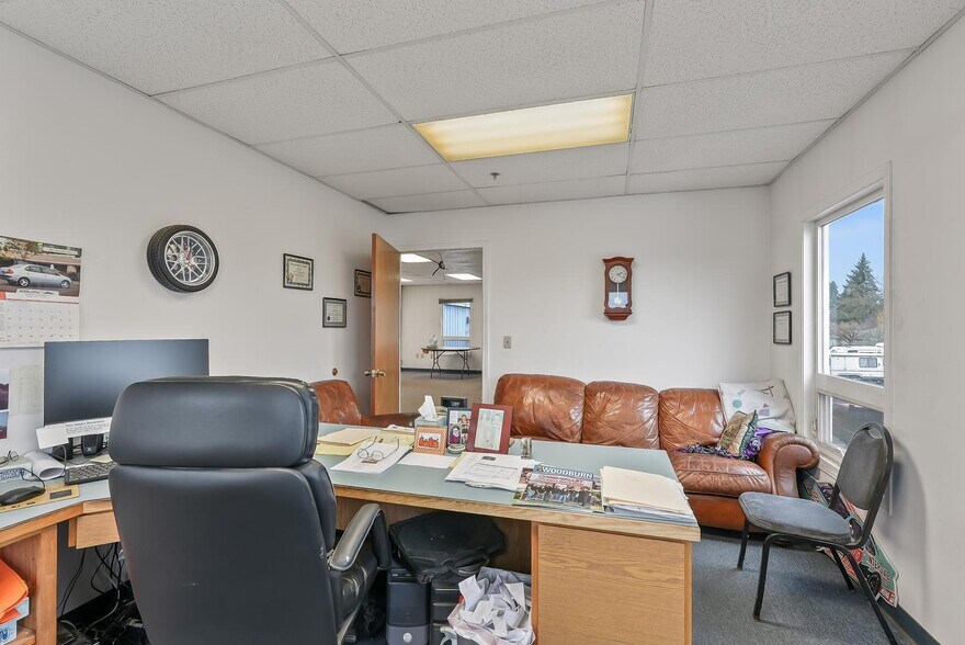 More Photos Of 555 N Pacific Hwy, Woodburn Auto Repair For Sale