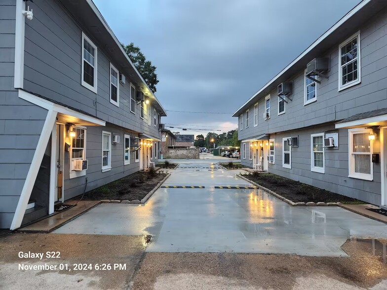 More Photos Of 2917-2919 Ashley St, Houston Apartments For Sale