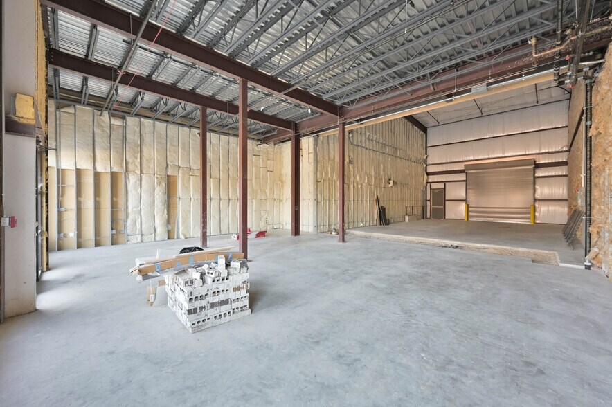 More Photos Of 24527 Gosling Rd, Spring Flex For Lease