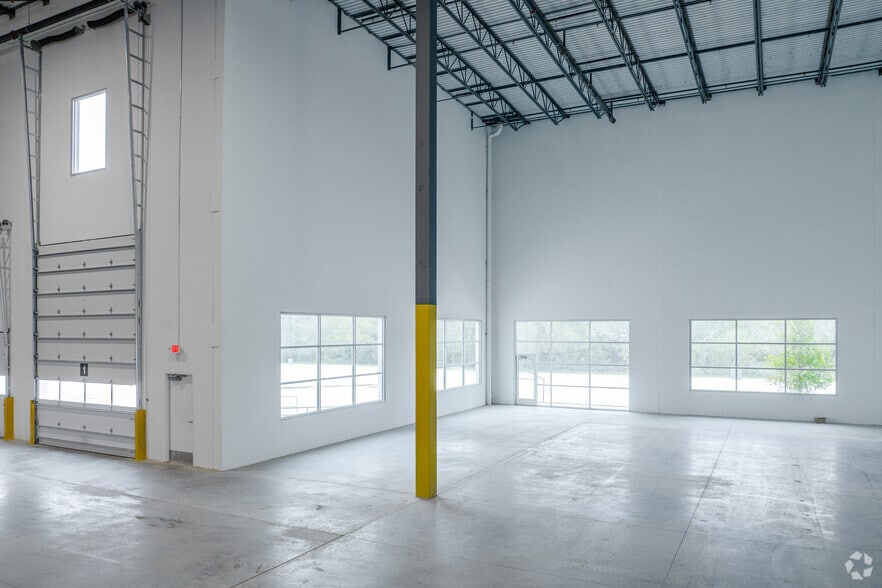 More Photos Of 542 SE Loop 410, San Antonio Warehouse For Lease