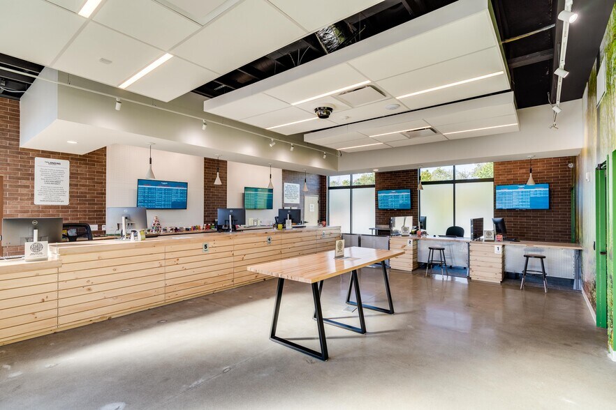 More Photos Of 4029 Smith Rd, Cincinnati Freestanding For Sale