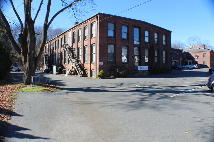 More Photos Of 320 Riverside Dr, Florence Office For Sale