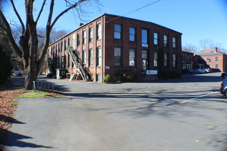More Photos Of 320 Riverside Dr, Florence Office For Sale