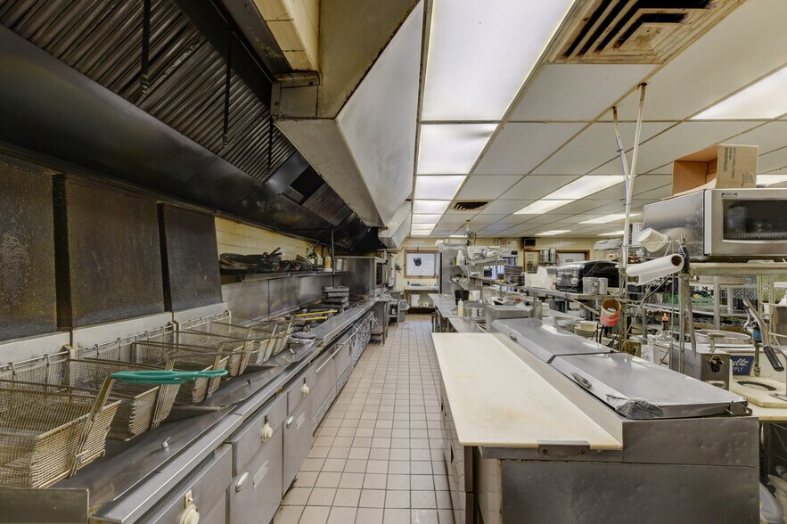 More Photos Of 502 Dixie Hwy, Beecher Restaurant For Sale