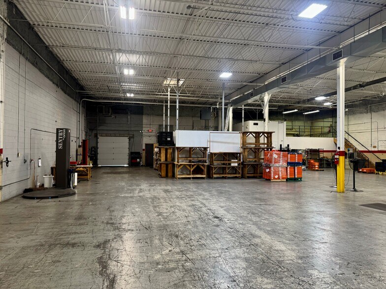 More Photos Of 35572 Veronica St, Livonia Warehouse For Lease