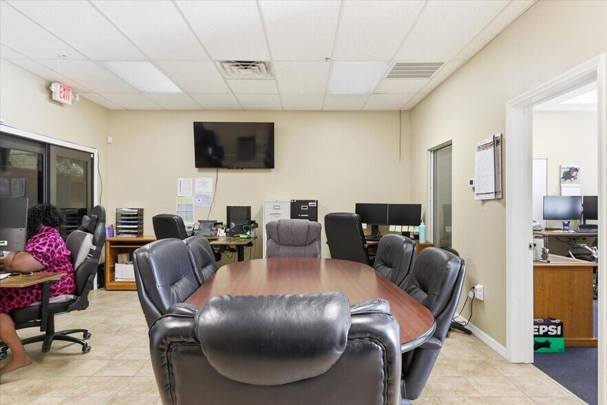 More Photos Of 1220 Biscayne Blvd, Deland Warehouse For Sale