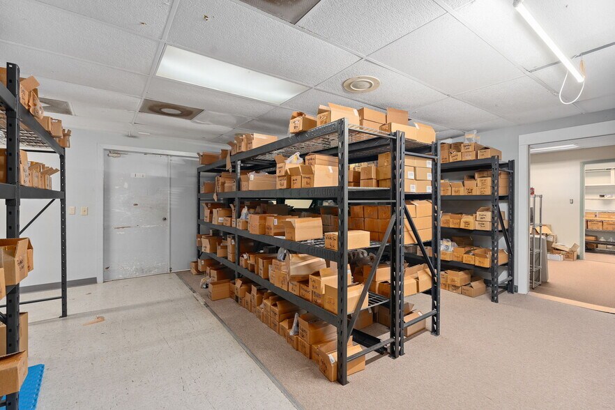 More Photos Of 175 Semoran Commerce Pl, Apopka Light Distribution For Sale