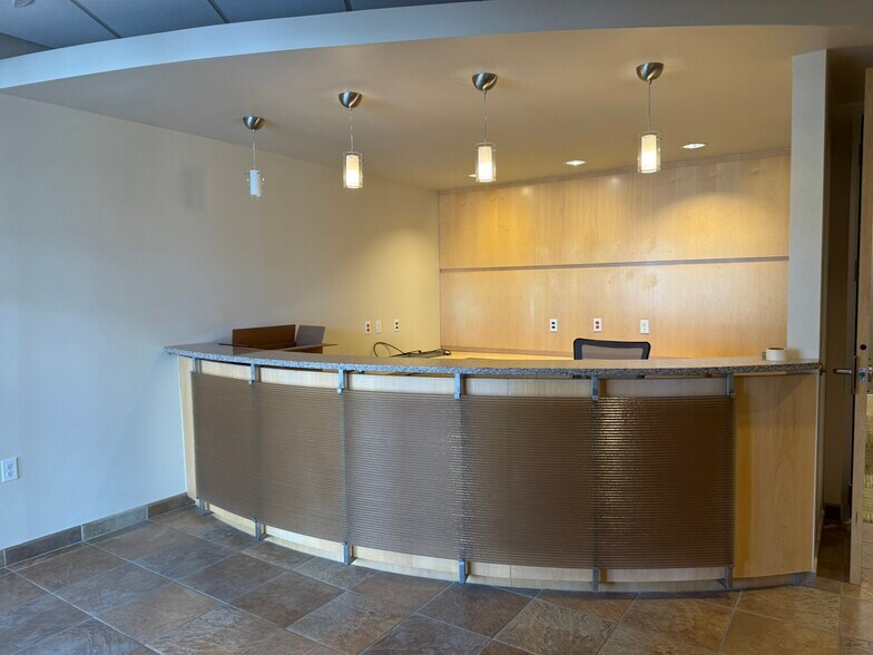 More Photos Of 909 E Republic Rd, Springfield Office For Sale