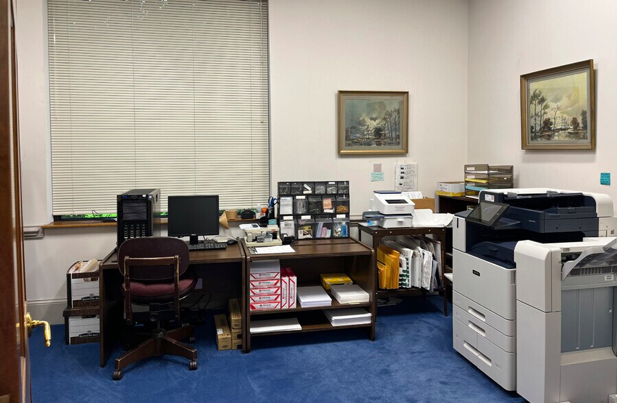 More Photos Of 2419 Market St, Wilmington Office For Sale