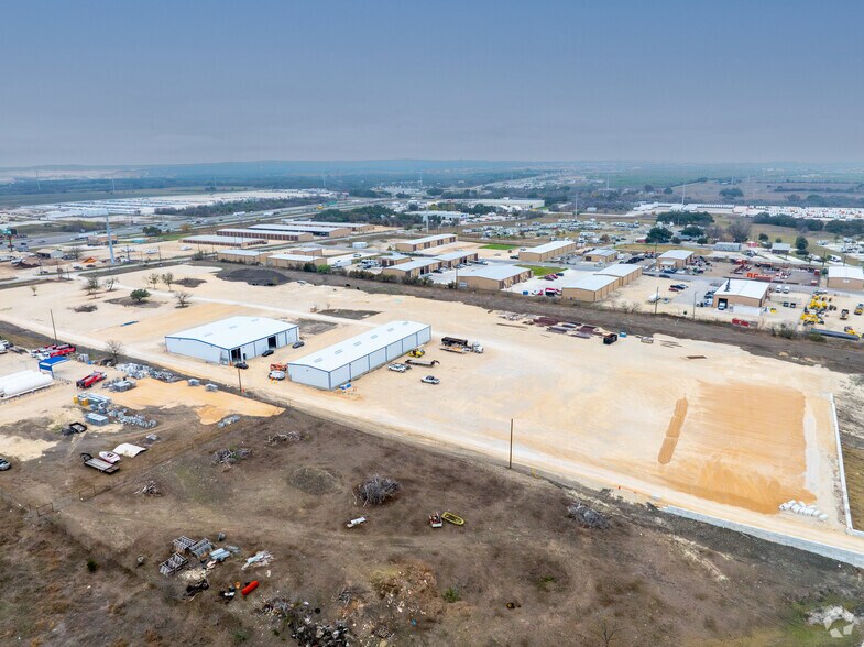 More Photos Of 8081 Old Bastrop Rd, New Braunfels Warehouse For Lease