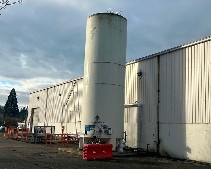 More Photos Of 811 N 1st St, Silverton Food Processing For Lease