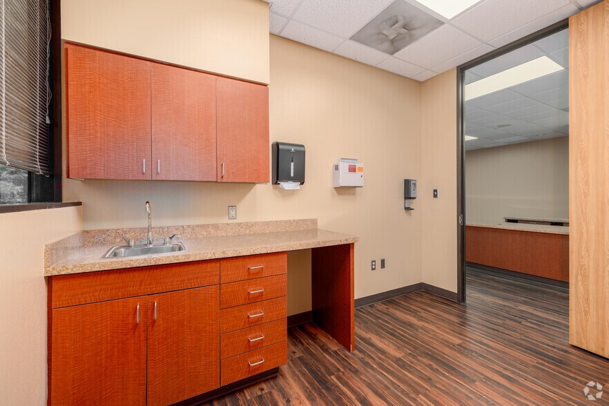 More Photos Of 4848 NE Stallings Dr, Nacogdoches Office For Sale