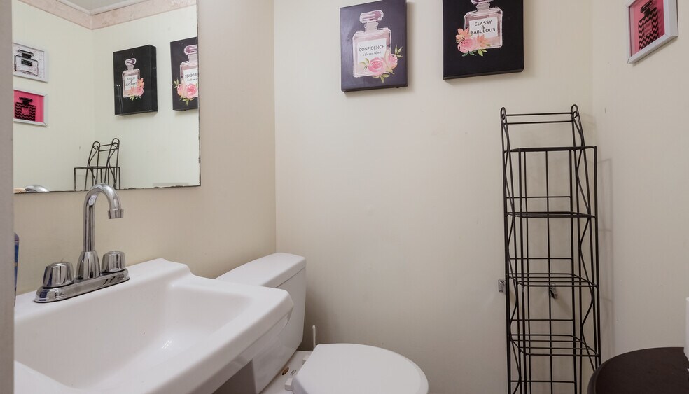 More Photos Of 835 Glenside Ave, Wyncote Unknown For Sale