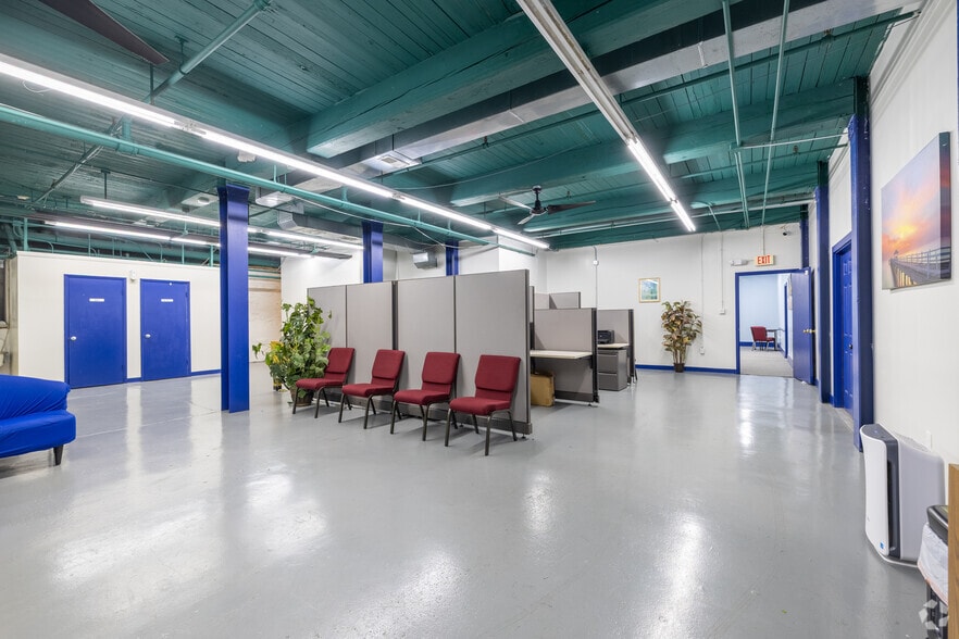 More Photos Of 208 S Pulaski St, Baltimore Light Manufacturing For Sale